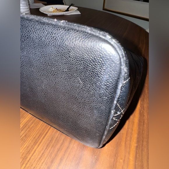 Chanel Caviar Skin Black Medallion Tote Shoulder Bag Large CC Logo - Picture 4 of 8